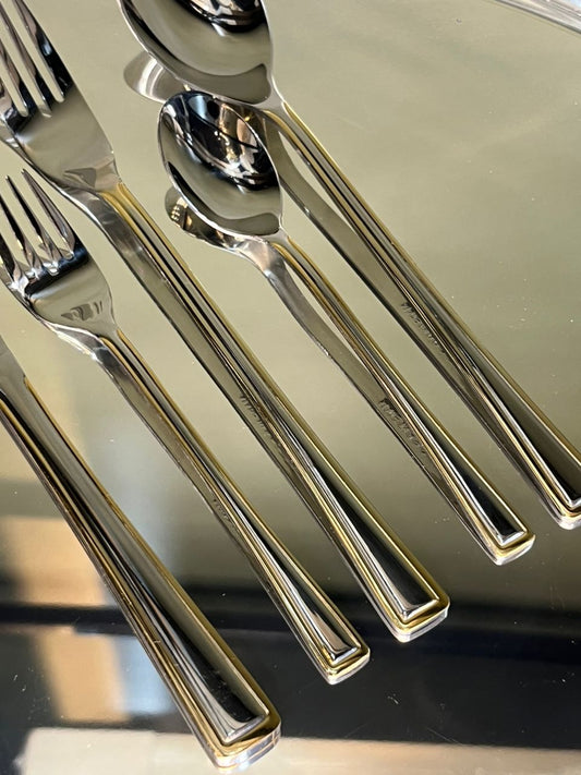Ensemble de couvet 30 pcs avec support en doré